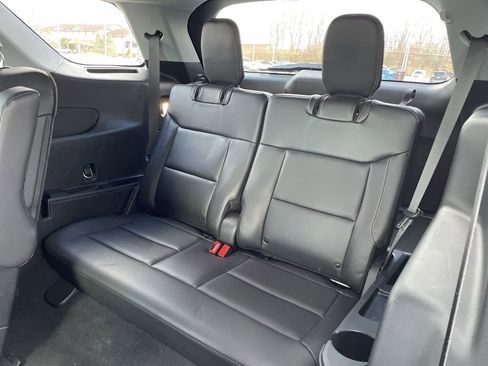 Used 2022 Ford Explorer XLT w/ Equipment Group 202A image 14