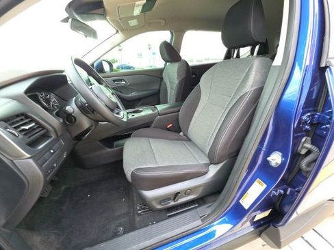 Used 2023 Nissan Rogue SV image 13