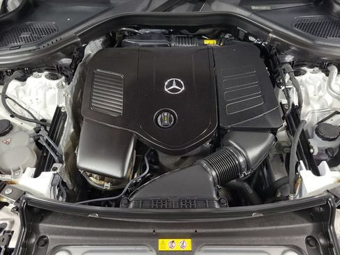 Used 2023 Mercedes-Benz GLC 300 4MATIC image 11