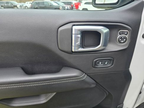 Used 2021 Jeep Wrangler Unlimited Sahara w/ Uconnect 4C Nav & Sound Group AWD/4WD image 12