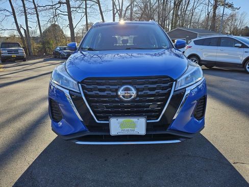 Used 2021 Nissan Kicks SV image 2