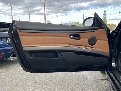 Used 2013 BMW 335i Convertible image 32