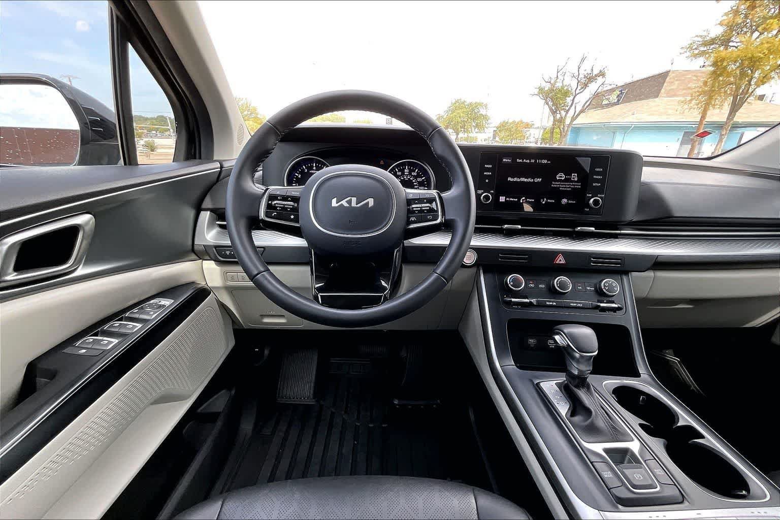 Certified 2023 Kia Carnival LX FWD image 12