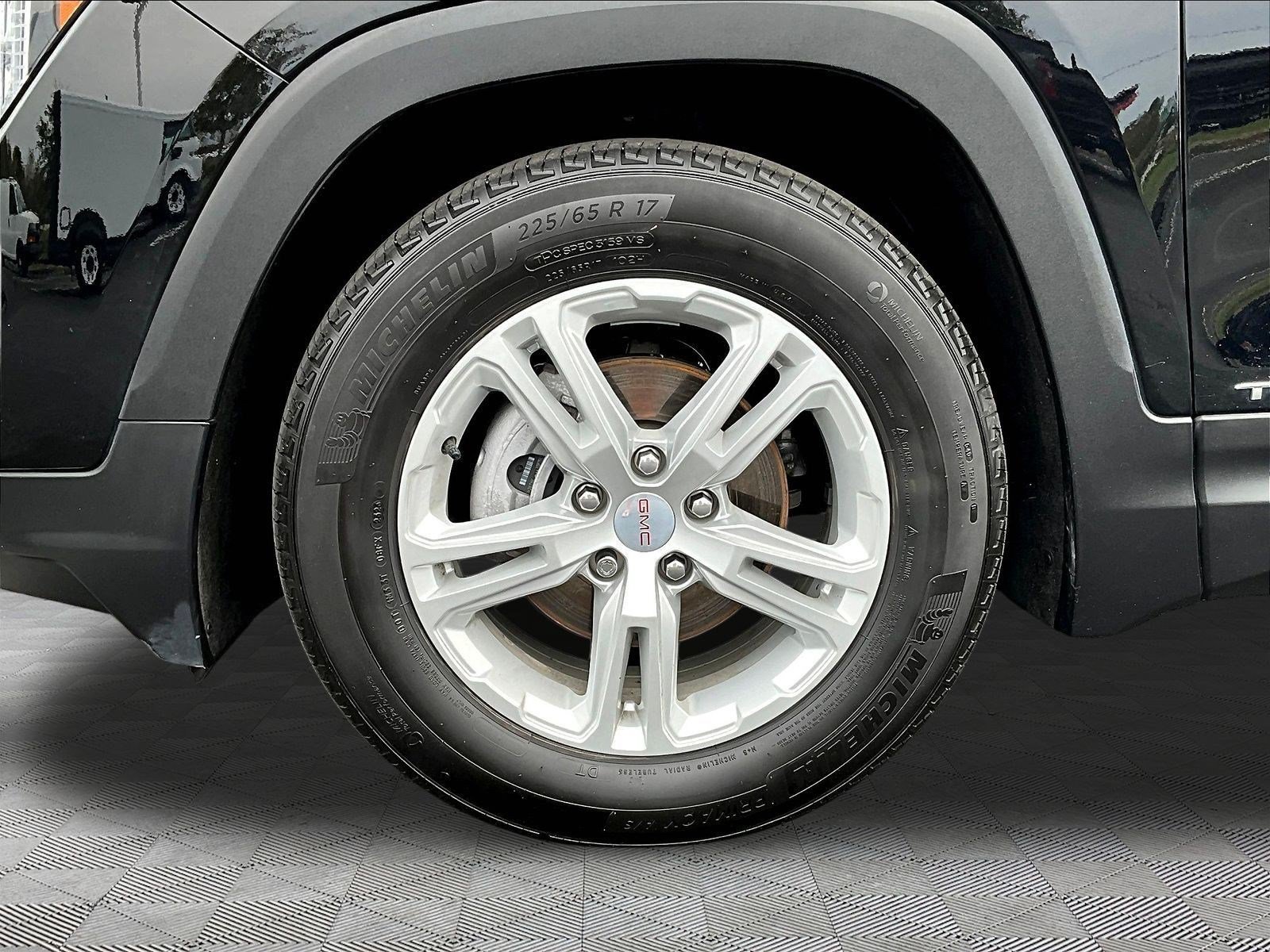 Used 2024 GMC Terrain SLE w/ Driver Convenience Package FWD image 34