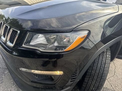 Used 2018 Jeep Compass Latitude FWD image 29
