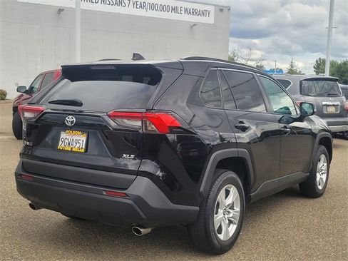 Used 2021 Toyota RAV4 XLE image 14