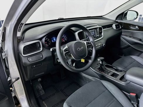 Used 2020 Kia Sorento FWD V6 image 9