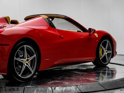 Used 2013 Ferrari 458 Spider image 21