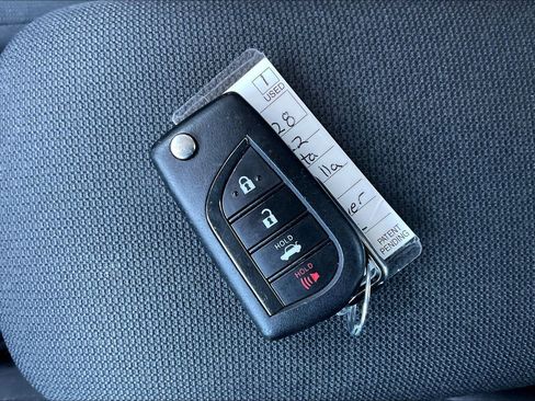 Used 2022 Toyota Corolla LE image 23