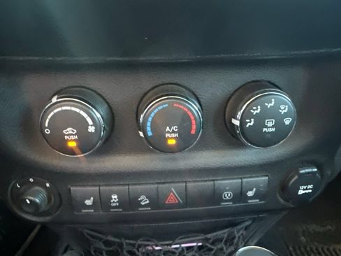 Used 2017 Jeep Wrangler Unlimited Sahara AWD/4WD image 15