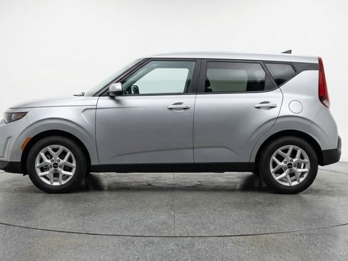 Used 2025 Kia Soul LX w/ LX Technology Package image 5