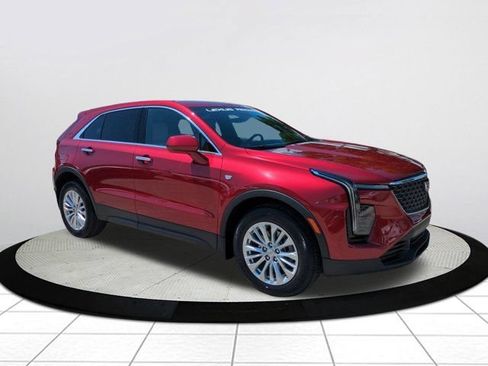 Used 2024 Cadillac XT4 Luxury FWD image 1