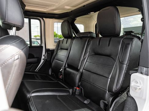 Used 2023 Jeep Wrangler Unlimited Sahara w/ Cold Weather Group AWD/4WD image 18