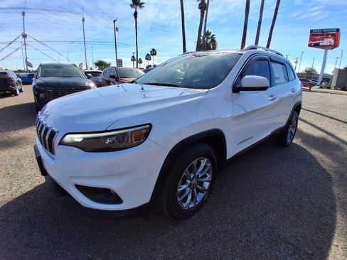 Used 2020 Jeep Cherokee Latitude Plus image 3