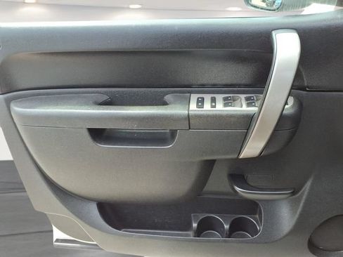 Used 2010 Chevrolet Silverado 2500 LT w/ Interior Plus Package AWD/4WD image 12