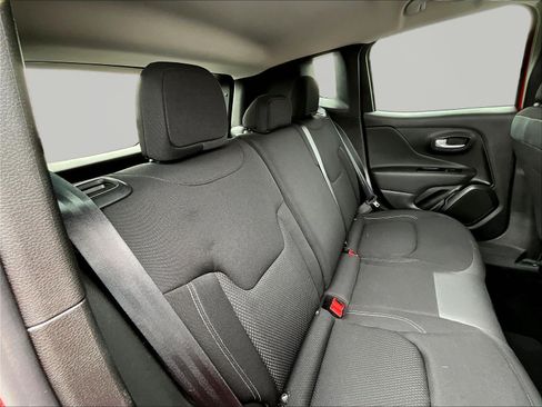Used 2023 Jeep Renegade Altitude AWD/4WD image 24