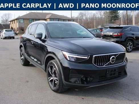 Used 2025 Volvo XC40 B5 Core image 2