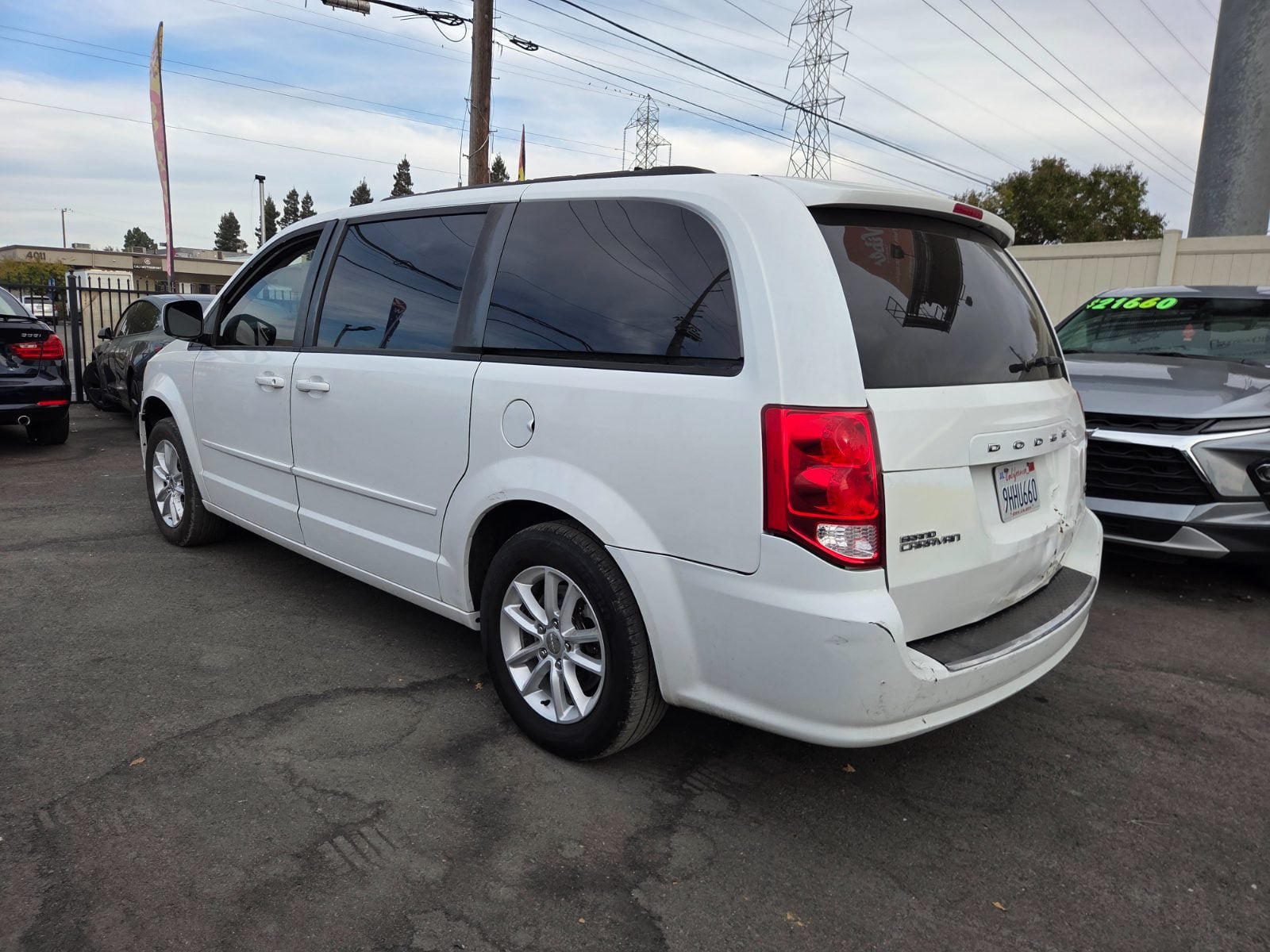 Used 2014 Dodge Grand Caravan SXT FWD image 2