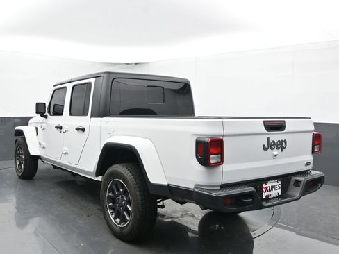 Used 2023 Jeep Gladiator Overland image 9