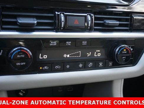 Used 2022 Nissan Pathfinder SV image 10