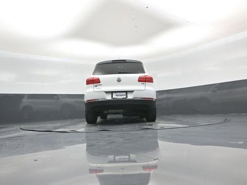 Used 2018 Volkswagen Tiguan Limited image 41