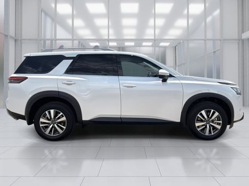 New 2025 Nissan Pathfinder SL w/ Black Appearance Package image 6