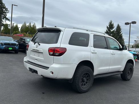 Used 2018 Toyota Sequoia SR5 image 4