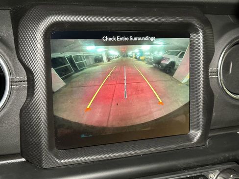 Used 2023 Jeep Wrangler Unlimited Sahara w/ Cold Weather Group image 27