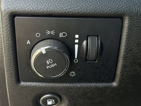 Used 2021 Jeep Grand Cherokee Laredo X image 22