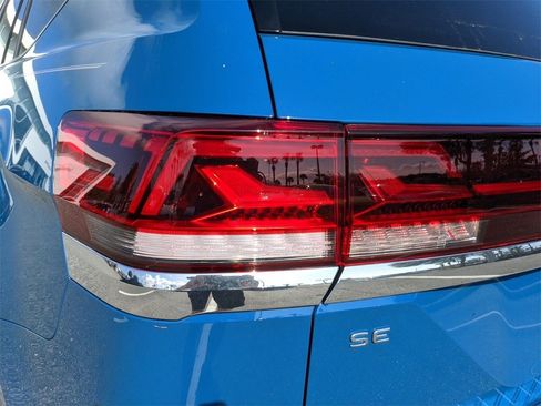 Used 2025 Volkswagen Atlas SE image 14