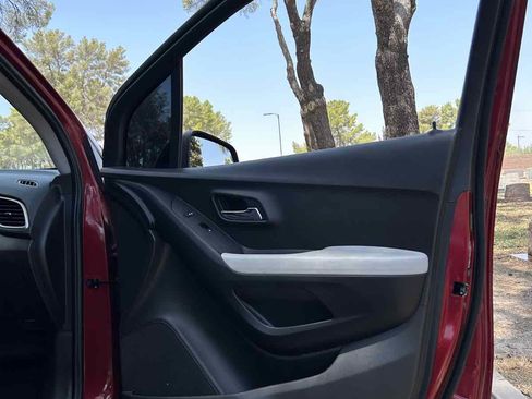 Used 2019 Chevrolet Trax LT w/ Driver Confidence Package image 23