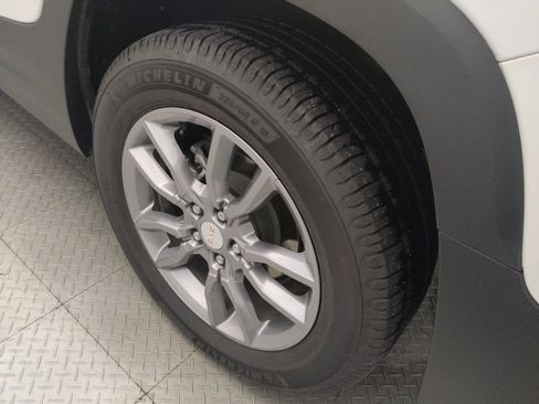 Used 2022 GMC Terrain SLT w/ Infotainment Package II FWD image 31