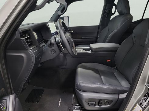 Used 2025 Lexus GX 550 w/ Cold Area Package AWD/4WD image 12