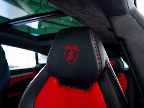 Used 2022 Lamborghini Urus AWD/4WD image 35
