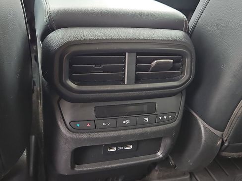 Used 2023 Honda Pilot Touring image 19