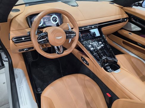 Used 2025 Aston Martin DB12 Convertible image 3
