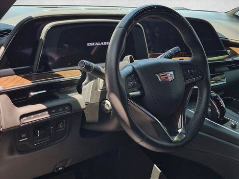 Used 2024 Cadillac Escalade ESV Premium Luxury Platinum w/ Heavy-Duty Trailer Package AWD/4WD image 2