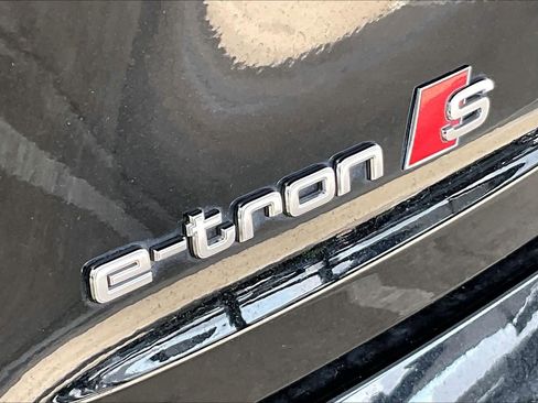 Used 2023 Audi e-tron S Prestige w/ Prestige Package AWD/4WD image 29