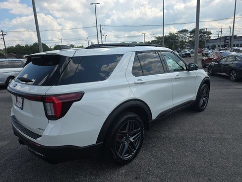 Used 2025 Ford Explorer ST-Line w/ ST-Line Street Pack AWD/4WD image 4