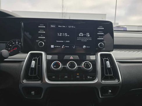 Used 2021 Kia Sorento LX image 12