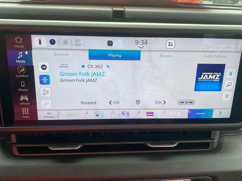 Certified 2025 Jeep Wrangler Sport image 10