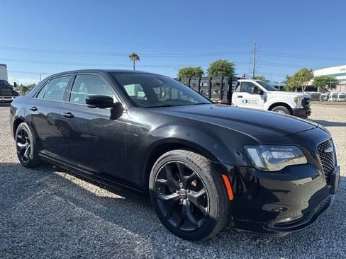 Used 2023 Chrysler 300 S RWD image 4