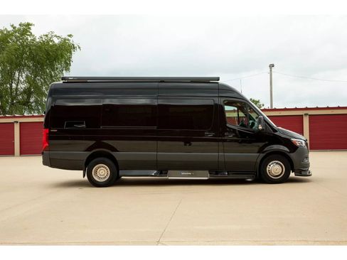 Used 2022 Mercedes-Benz Sprinter 3500 image 2