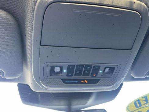 Used 2022 Ford Explorer XLT w/ Equipment Group 202A RWD image 26