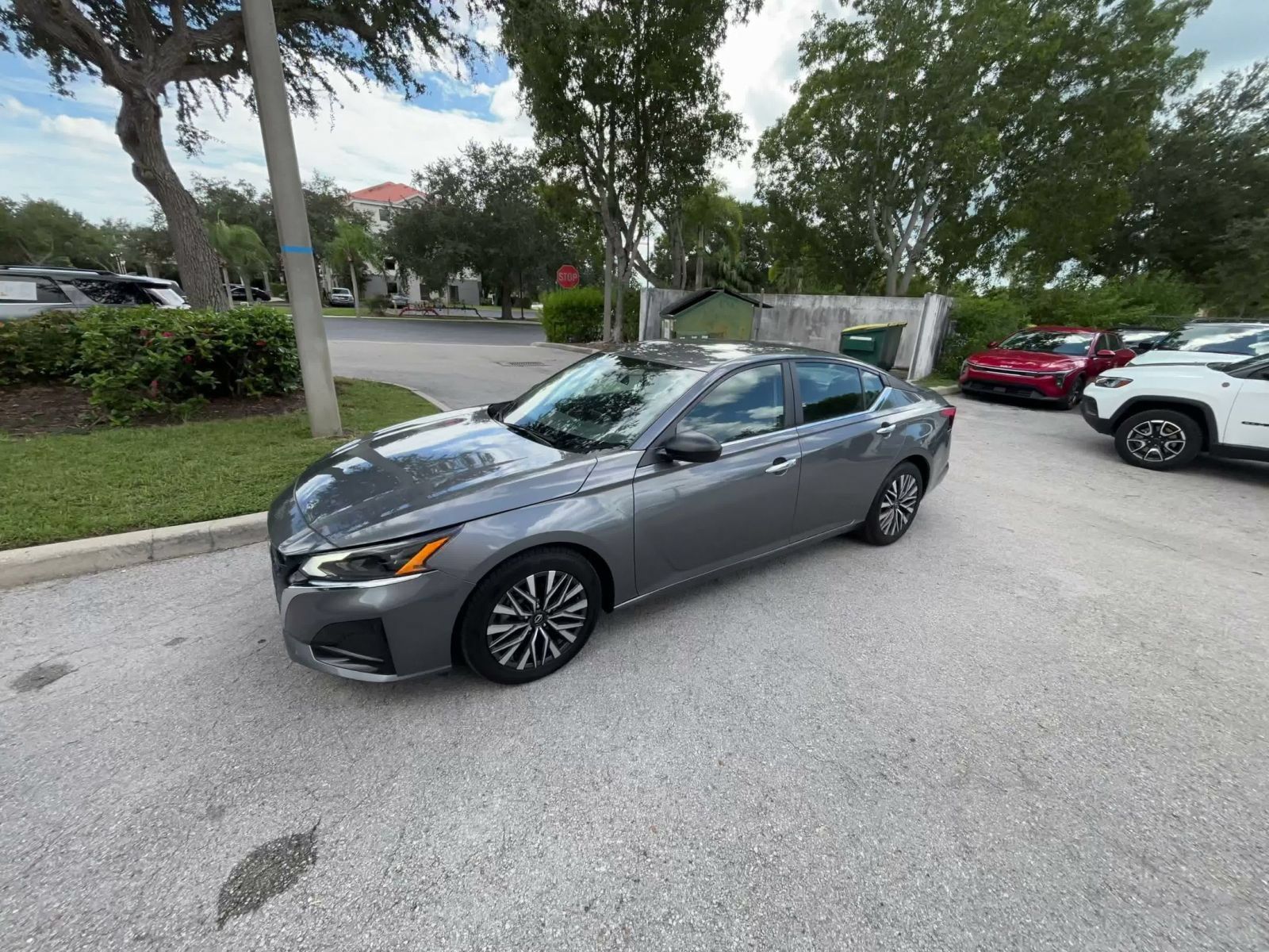 Used 2025 Nissan Altima 2.5 SV FWD image 7