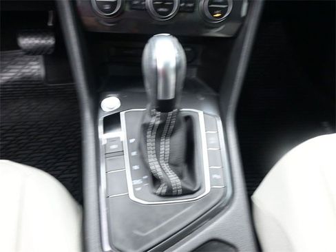 Used 2021 Volkswagen Tiguan SEL w/ 3-Row Tiguan MDO Package image 9