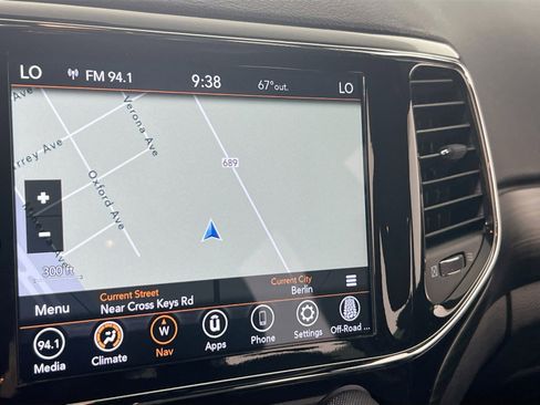 Used 2022 Jeep Grand Cherokee Laredo E image 13