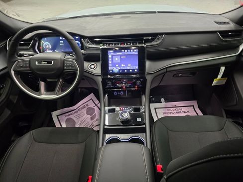 New 2025 Jeep Grand Cherokee Laredo w/ Luxury Tech Group I RWD image 33