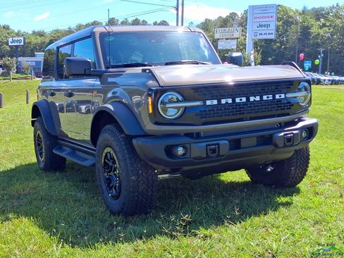 New 2026 Ford Bronco Badlands w/ Sasquatch Package AWD/4WD image 7