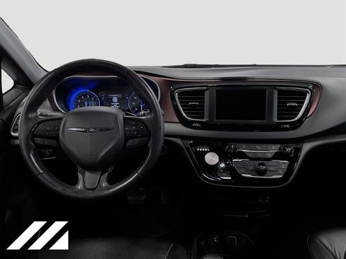 Used 2020 Chrysler Pacifica Touring-L FWD image 23